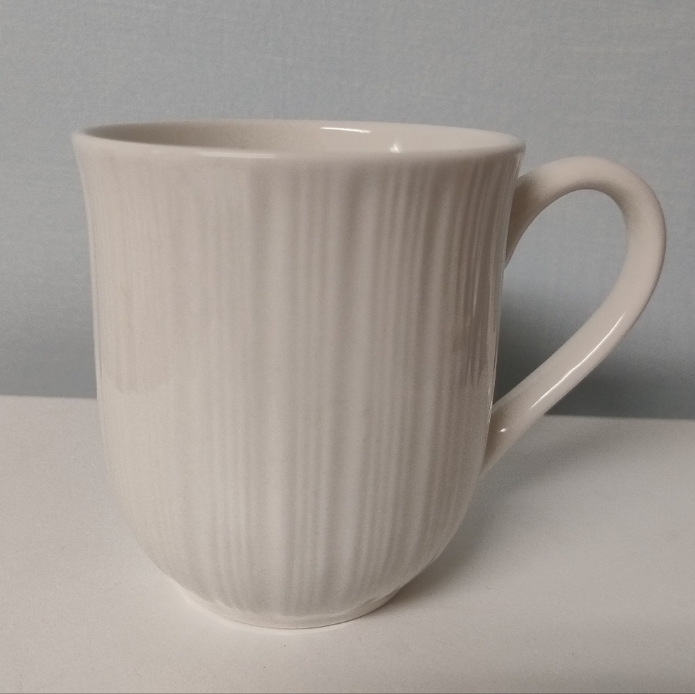 Thompson Pottery Maison White Mug 6778992 with ribbed stripes